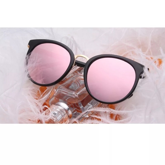 🍒 ROSE Gold Mirror Sunglasses - Picture 2 of 8